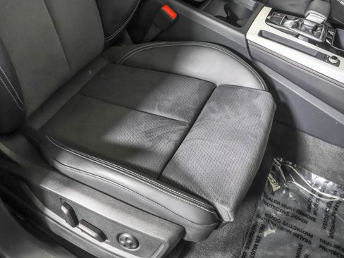 Used 2024 Audi Q5 e Premium Plus w/ Premium Plus Package image 47