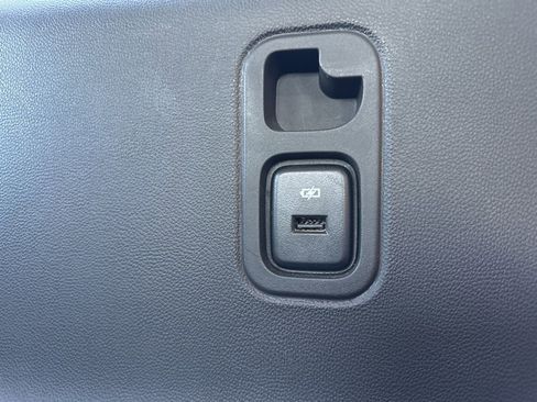 Used 2019 Chevrolet Traverse LT image 28