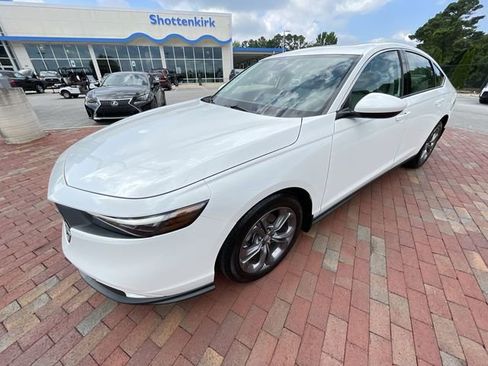 Certified 2024 Honda Accord EX image 27