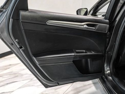 Used 2020 Ford Fusion SE FWD image 40
