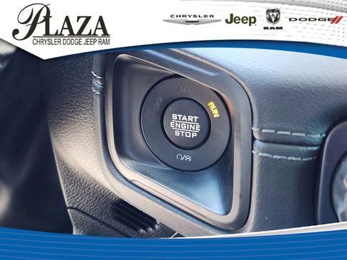 Certified 2024 Jeep Gladiator Mojave AWD/4WD image 32