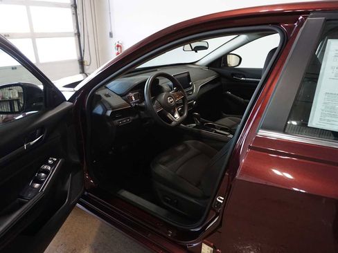 Used 2023 Nissan Altima 2.5 SV image 8