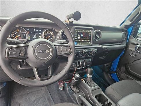Used 2023 Jeep Gladiator Sport AWD/4WD image 17