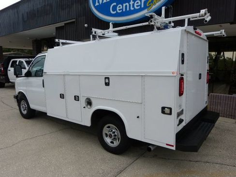 Used 2019 GMC Savana 3500 w/ Power Convenience Package RWD image 3