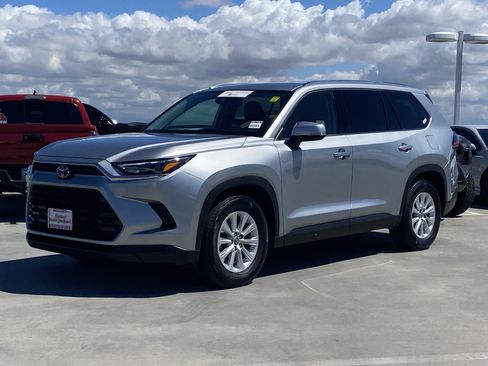 Certified 2025 Toyota Grand Highlander AWD image 6
