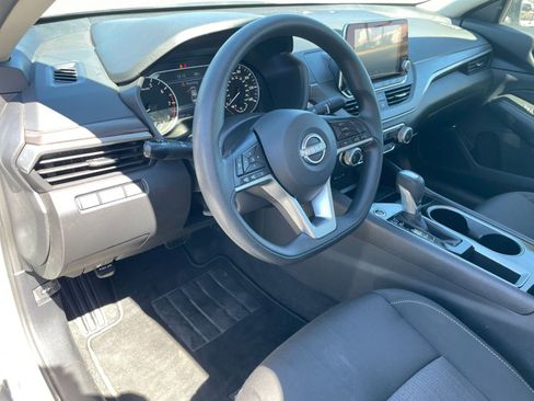 Used 2024 Nissan Altima 2.5 SV image 33