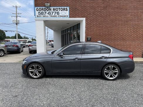 Used 2017 BMW 330i Sedan w/ Premium Package RWD image 3