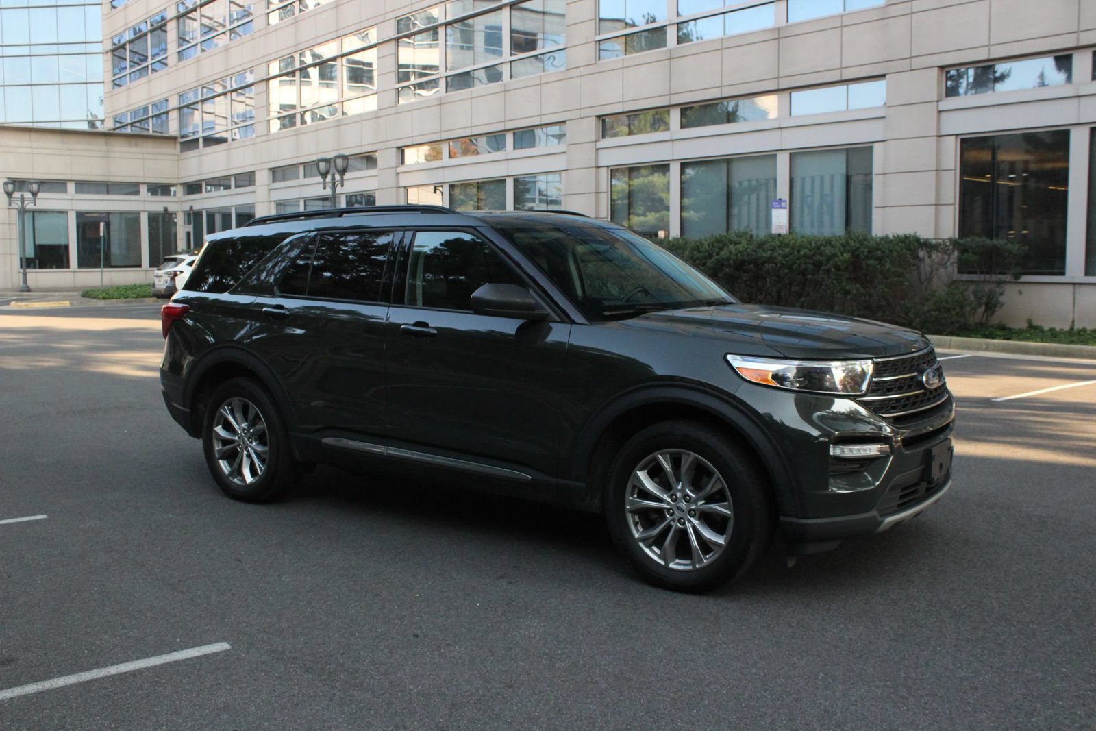 Used 2023 Ford Explorer XLT w/ Equipment Group 202A AWD/4WD image 2