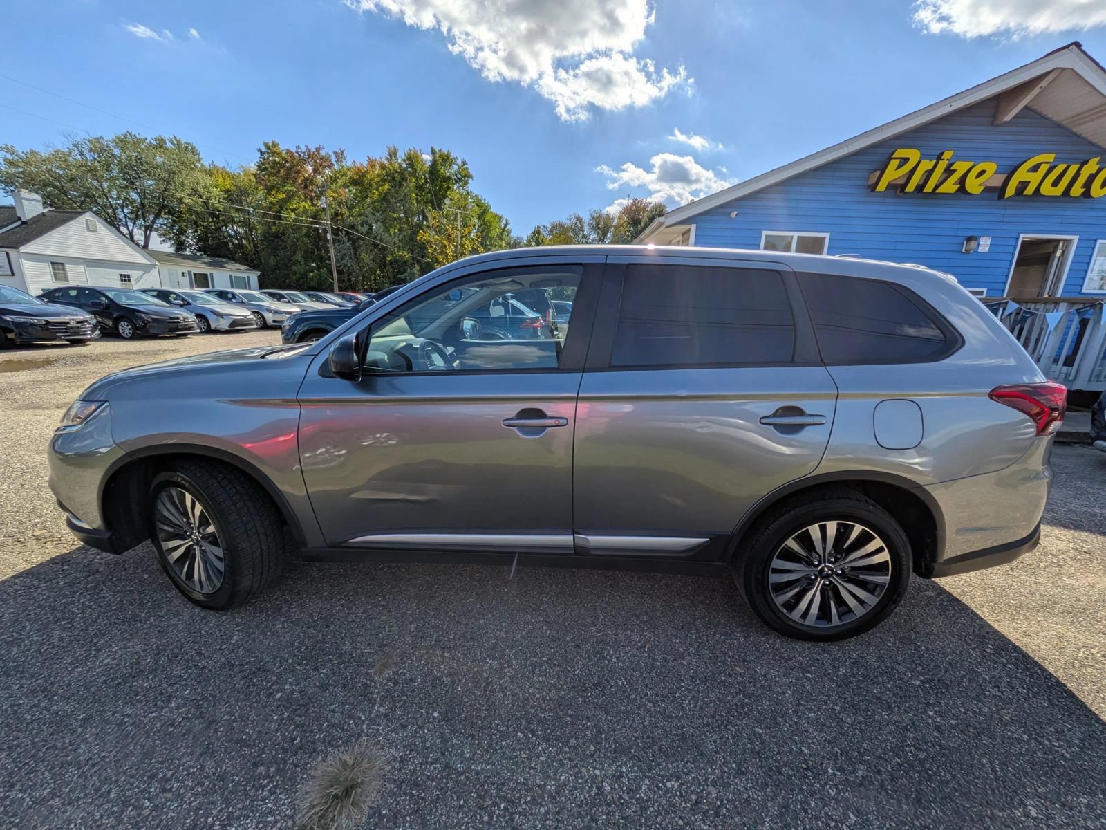 Used 2020 Mitsubishi Outlander ES FWD image 2