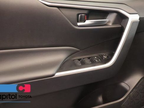Used 2025 Toyota RAV4 XLE AWD/4WD image 9