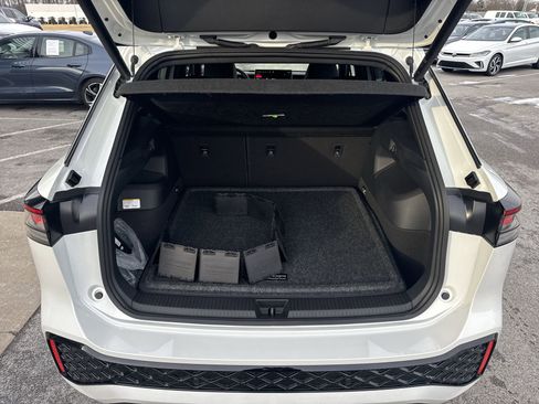 Certified 2025 Volkswagen Tiguan SEL R-Line image 27