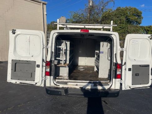 Used 2019 Nissan NV 2500 SV image 18