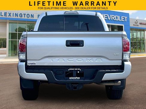 Used 2022 Toyota Tacoma TRD Sport AWD/4WD image 4