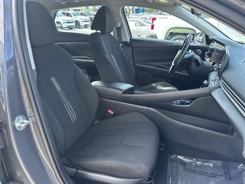 Used 2025 Hyundai Elantra SEL FWD image 29