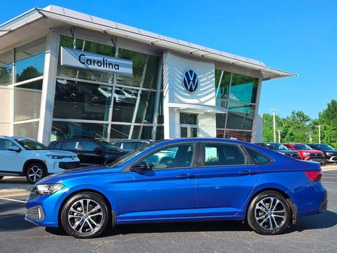 Used 2023 Volkswagen Jetta Sport FWD image 2