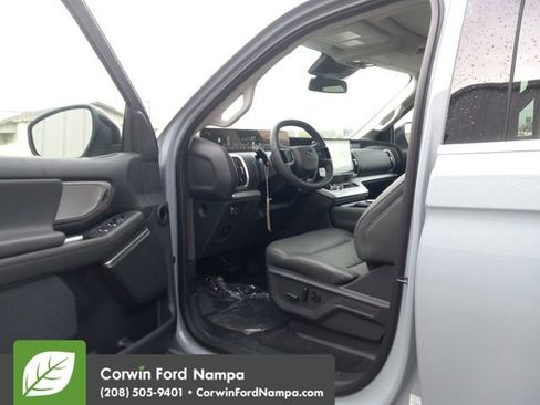 New 2026 Ford Expedition Active image 9