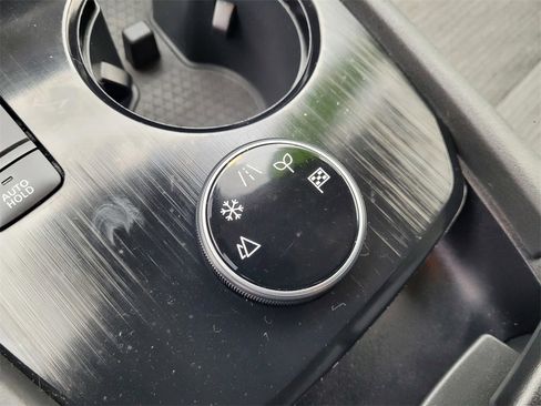 Used 2021 Nissan Rogue S image 18