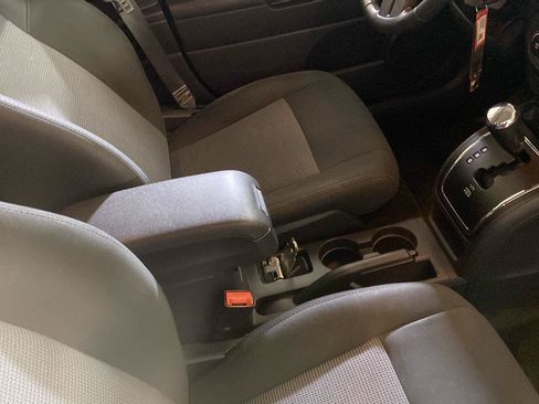 Used 2016 Jeep Patriot Latitude AWD/4WD image 42