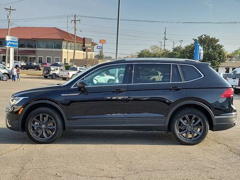 Used 2024 Volkswagen Tiguan SE AWD/4WD image 3