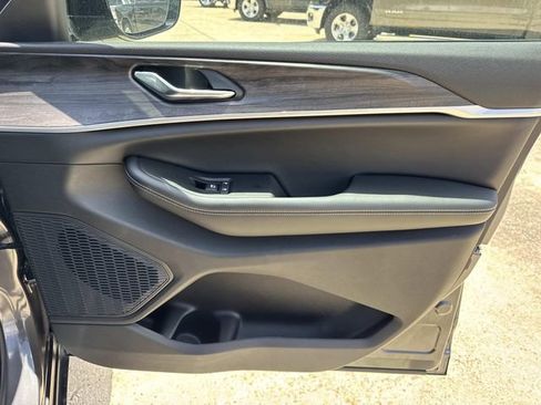 New 2025 Jeep Grand Cherokee L Limited AWD/4WD image 15