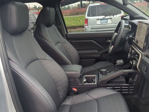 Used 2024 Toyota Tacoma TRD Off-Road image 31