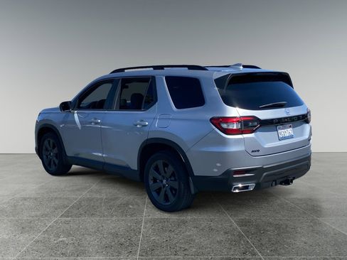 Used 2023 Honda Pilot Sport image 3