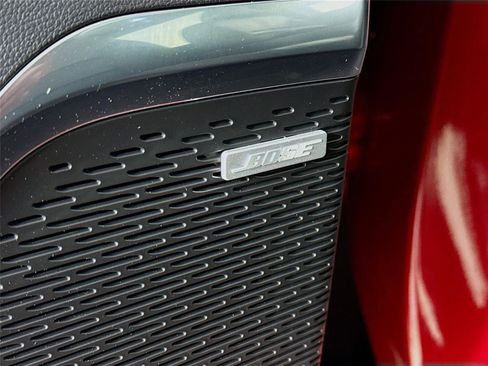 Used 2025 Chevrolet Traverse RS image 19