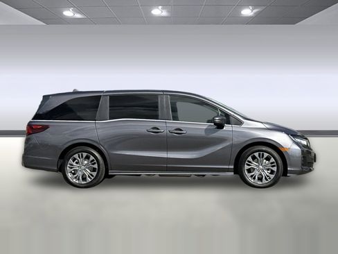 New 2026 Honda Odyssey Touring image 7