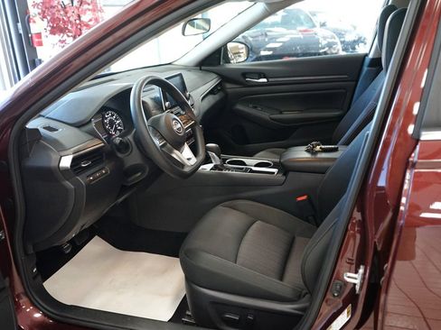 Used 2024 Nissan Altima 2.5 SV FWD image 24