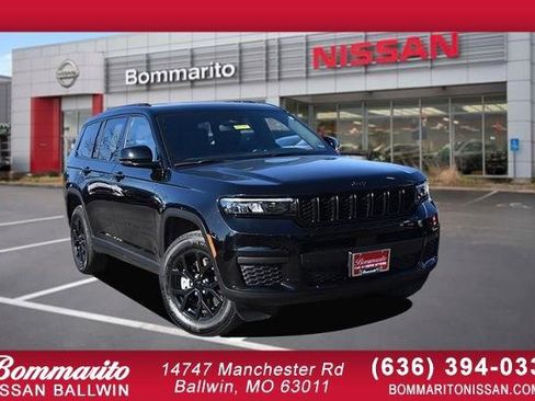 Used 2024 Jeep Grand Cherokee L Laredo image 1