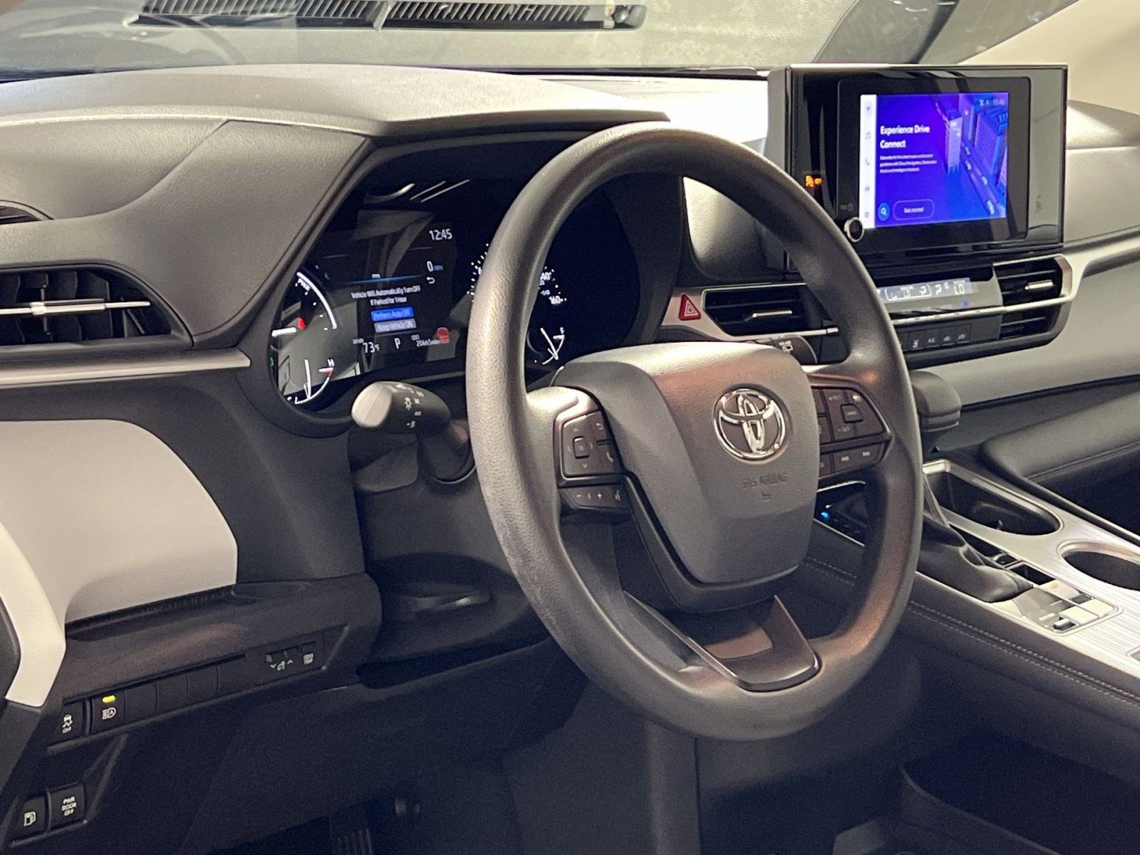 Used 2025 Toyota Sienna LE FWD image 16