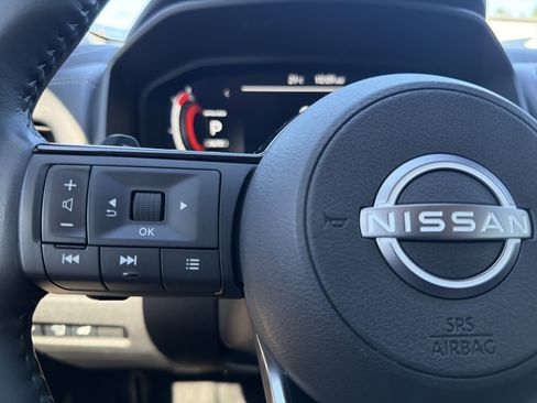Used 2024 Nissan Rogue Platinum AWD/4WD image 32