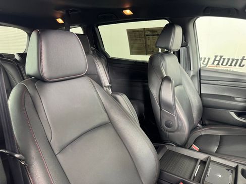 Used 2025 Honda Odyssey Sport-L image 46