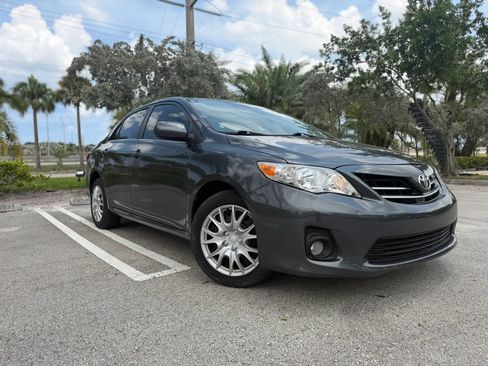 Used 2013 Toyota Corolla LE FWD image 1