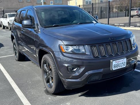 Used 2015 Jeep Grand Cherokee Altitude image 2