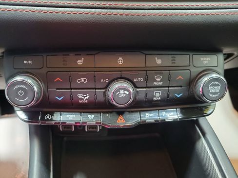 Used 2024 Dodge Durango GT image 39