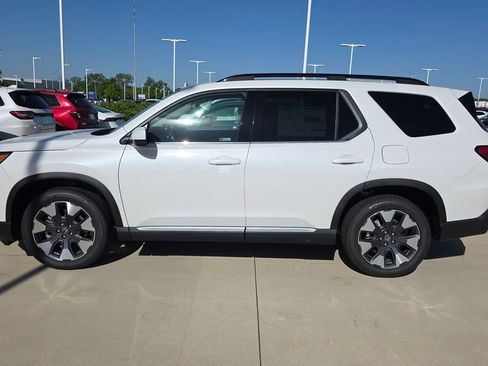 Used 2026 Honda Pilot Touring image 2