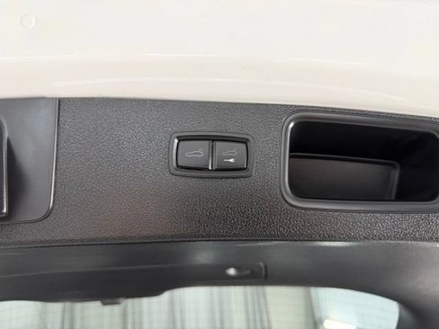Used 2023 Porsche Macan AWD/4WD image 18