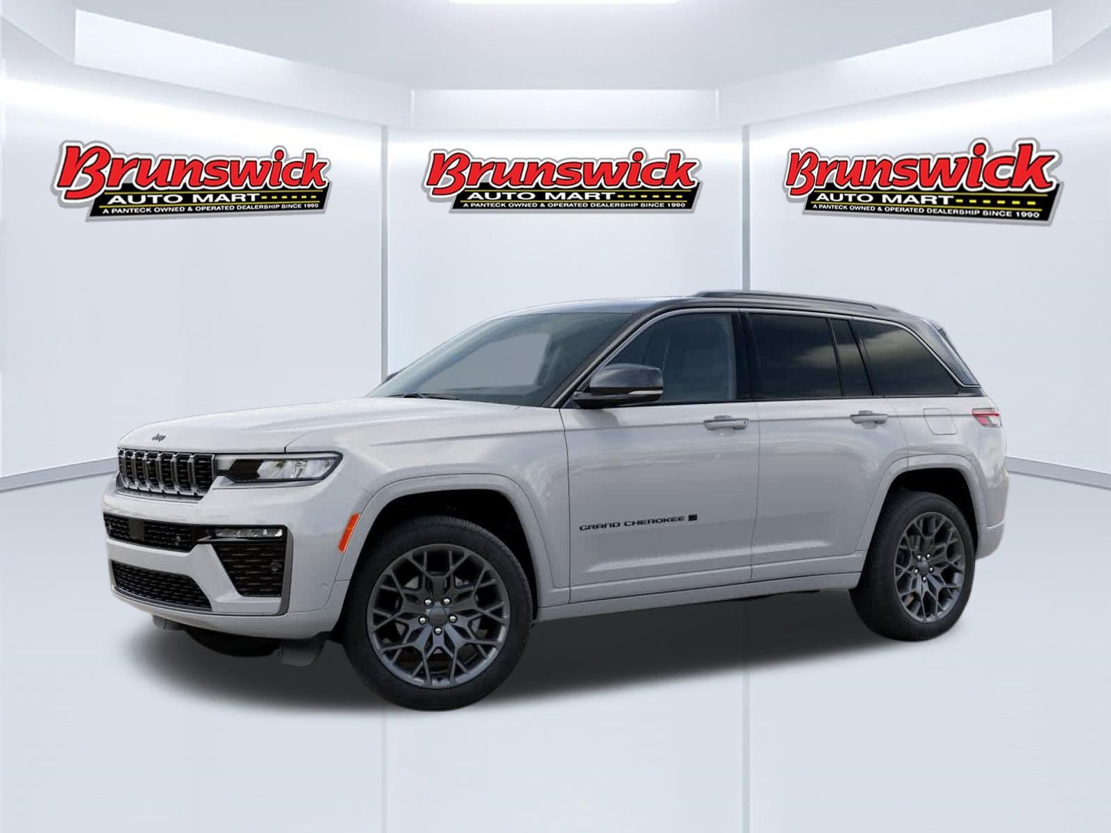New 2026 Jeep Grand Cherokee Summit w/ Obsidian Package AWD/4WD image 2