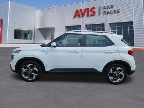Used 2025 Hyundai Venue SEL FWD image 2