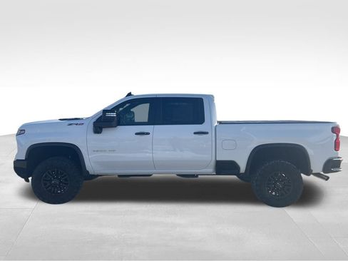 Used 2024 Chevrolet Silverado 2500 ZR2 w/ Technology Package image 3