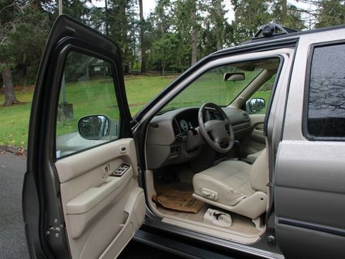 Used 2001 Nissan Pathfinder LE image 5