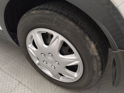 Used 2021 Nissan Kicks S FWD image 31