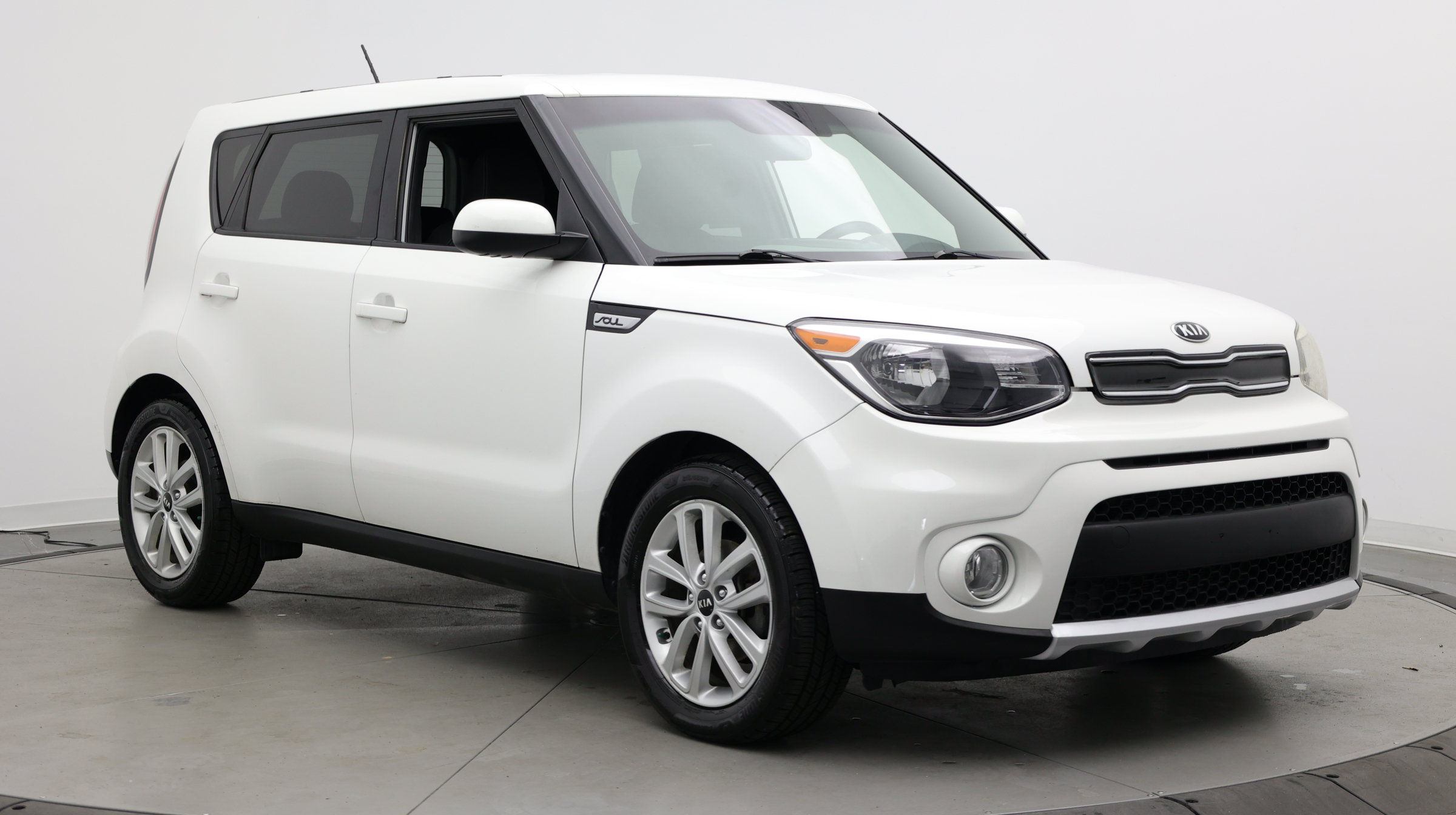 Used 2017 Kia Soul + FWD image 3