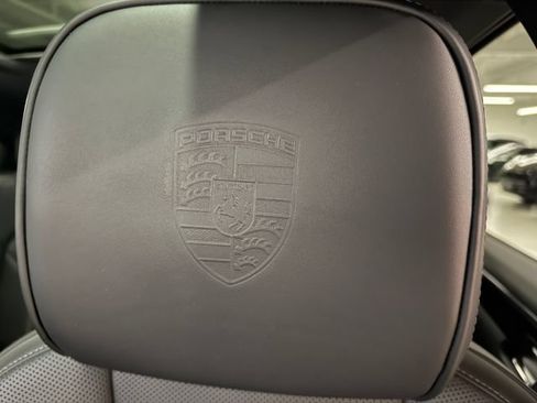 Certified 2023 Porsche Macan S AWD/4WD image 28