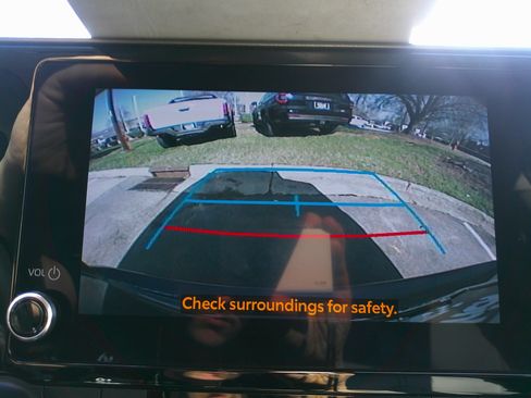 Used 2023 Toyota Highlander XLE image 26