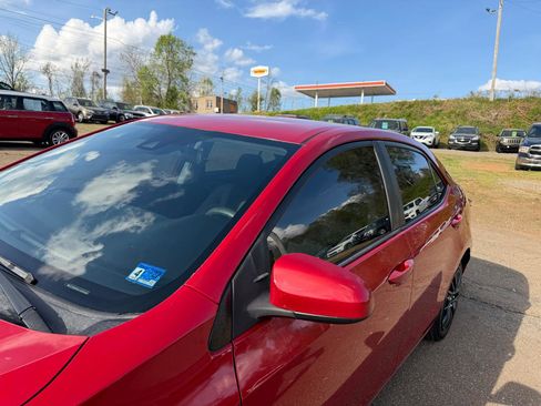 Used 2018 Toyota Corolla LE image 10