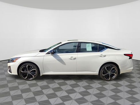 Certified 2023 Nissan Altima 2.5 SR w/ SR Premium Package AWD/4WD image 5