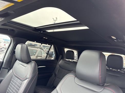 Used 2025 Ford Explorer ST-Line w/ Premium Package image 29