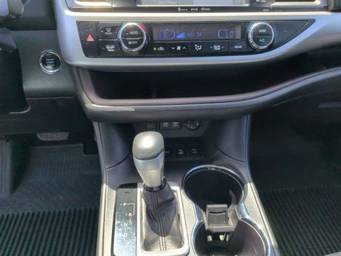 Used 2017 Toyota Highlander XLE AWD/4WD image 23